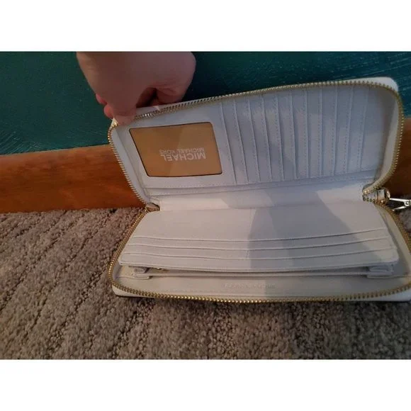 White Michael Kors Wallet - Picture 4 of 7